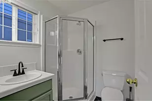 524 NE Bridgeton Rd, Portland, OR 97211 - Photo 27