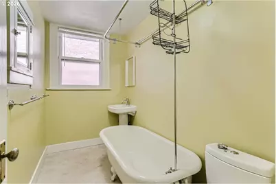 2167 SW Yamhill St, Portland, OR 97205 - Photo 21