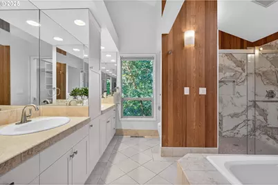 1990 Indian Trail, Lake Oswego, OR 97034 - Photo 19