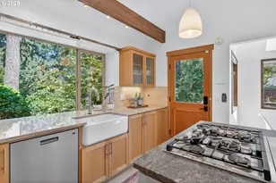 1990 Indian Trail, Lake Oswego, OR 97034 - Photo 11