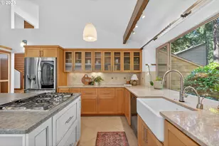 1990 Indian Trail, Lake Oswego, OR 97034 - Photo 7