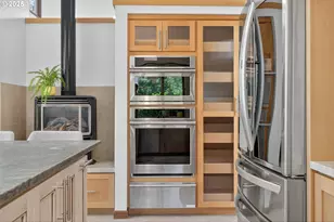 1990 Indian Trail, Lake Oswego, OR 97034 - Photo 9