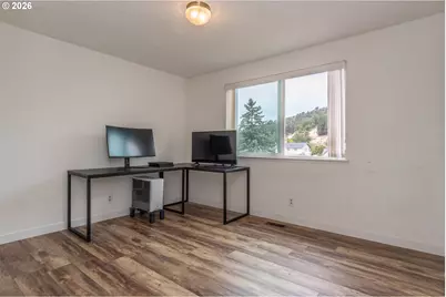2045 NW Sunberry Dr, Roseburg, OR 97471 - Photo 13