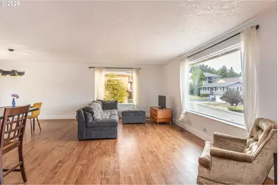 2045 NW Sunberry Dr, Roseburg, OR 97471 - Photo 7