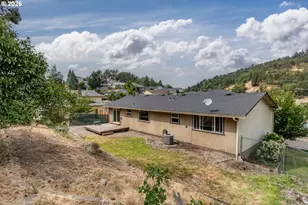 2045 NW Sunberry Dr, Roseburg, OR 97471 - Photo 23