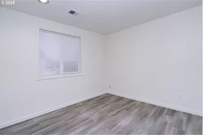 8224 SE Washington St, Portland, OR 97216 - Photo 11