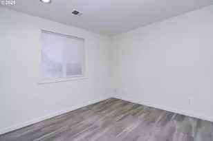 8224 SE Washington St, Portland, OR 97216 - Photo 11