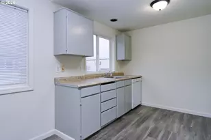 8224 SE Washington St, Portland, OR 97216 - Photo 5