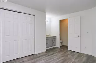 8224 SE Washington St, Portland, OR 97216 - Photo 9