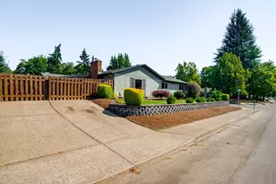 1635 SE Queenborough Ct, McMinnville, OR 97128 - Photo 25