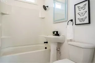 5408 NE 46th Pl, Portland, OR 97218 - Photo 11