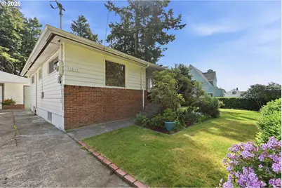 1313 Bayview St, North Bend, OR 97459 - Photo 45