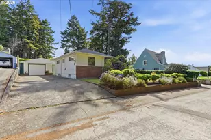 1313 Bayview St, North Bend, OR 97459 - Photo 43