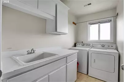 15703 SW Barrington Ter, Tigard, OR 97224 - Photo 39