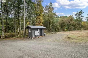 24741 Hall Rd, Cheshire, OR 97419 - Photo 41