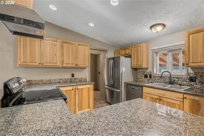 1949 SE Palmquist Rd #5, Gresham, OR 97080 - Photo 9
