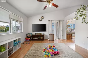 3125 V St, Springfield, OR 97477 - Photo 3