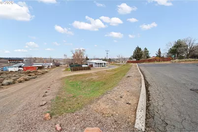 682 SE 10th St, Madras, OR 97741 - Photo 19