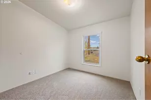 682 SE 10th St, Madras, OR 97741 - Photo 11