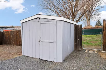 682 SE 10th St, Madras, OR 97741 - Photo 17