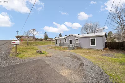 682 SE 10th St, Madras, OR 97741 - Photo 3