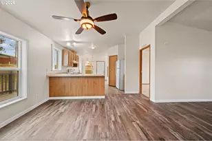 682 SE 10th St, Madras, OR 97741 - Photo 5