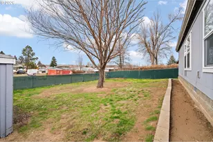 682 SE 10th St, Madras, OR 97741 - Photo 13