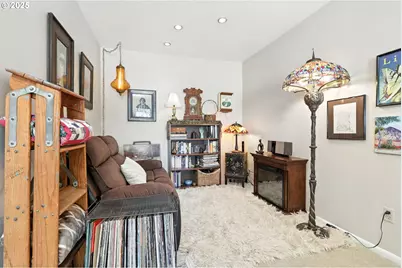 535 NE Bridgeton Rd #2, Portland, OR 97211 - Photo 11