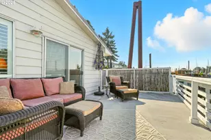 535 NE Bridgeton Rd, Portland, OR 97211 - Photo 29