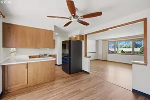 895 NW 3rd St, Gresham, OR 97030 - Photo 11