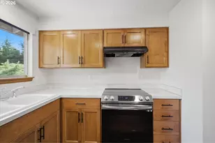 895 NW 3rd St, Gresham, OR 97030 - Photo 13