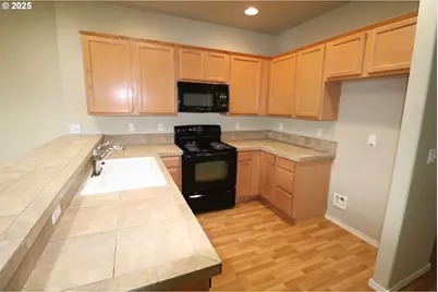 1461 SW Edgefield Meadows Ter, Troutdale, OR 97060 - Photo 9