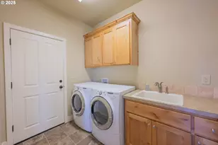 1202 SE Yarrow Ave, Madras, OR 97741 - Photo 5