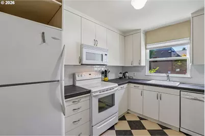2120 NE Halsey St #31, Portland, OR 97232 - Photo 13