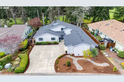1827 NW Doral St, McMinnville, OR 97128 - Photo 1