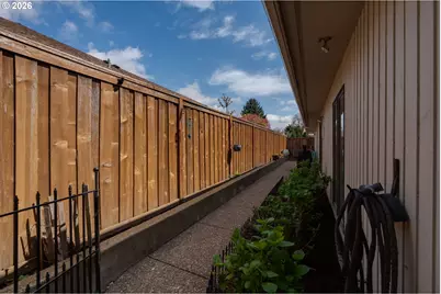 1827 NW Doral St, McMinnville, OR 97128 - Photo 45