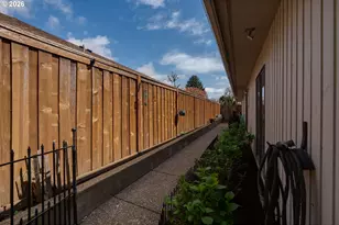 1827 NW Doral St, McMinnville, OR 97128 - Photo 45