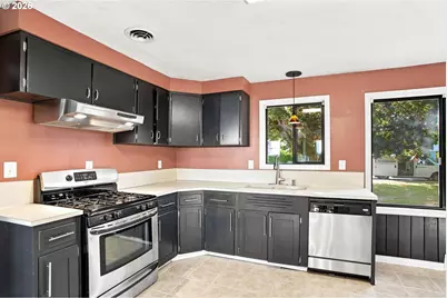 1099 Arcadia Dr, Eugene, OR 97401 - Photo 11