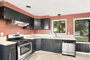 1099 Arcadia Dr, Eugene, OR 97401 - Photo 11