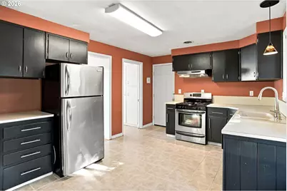 1099 Arcadia Dr, Eugene, OR 97401 - Photo 7