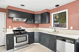 1099 Arcadia Dr, Eugene, OR 97401 - Photo 9