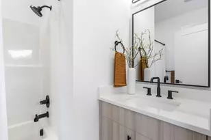 9223 N Seneca St, Portland, OR 97203 - Photo 11