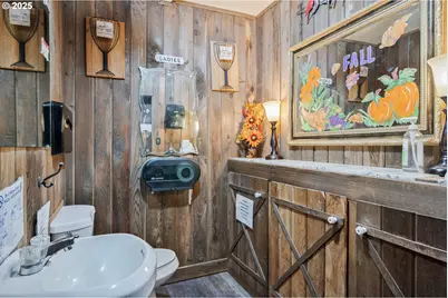 1107 N Pacific Ave, Kelso, WA 98626 - Photo 13