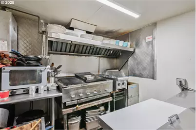 1107 N Pacific Ave, Kelso, WA 98626 - Photo 9