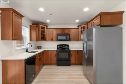 14553 SE Rhine St, Portland, OR 97236 - Photo 3