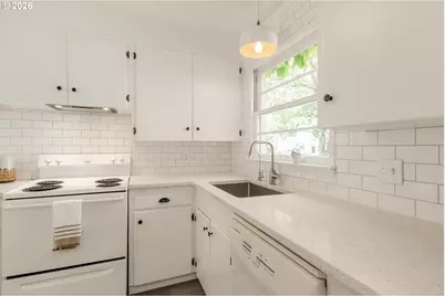 6918 NE Hancock St, Portland, OR 97213 - Photo 13