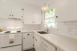 6918 NE Hancock St, Portland, OR 97213 - Photo 13