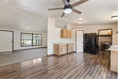 231 Owyhee Ln, Roseburg, OR 97471 - Photo 15