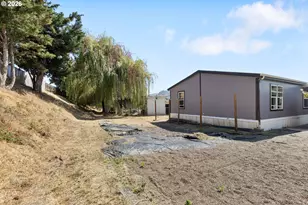 231 Owyhee Ln, Roseburg, OR 97471 - Photo 37