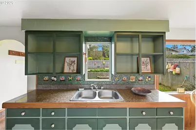 1545 Meade St, North Bend, OR 97459 - Photo 11